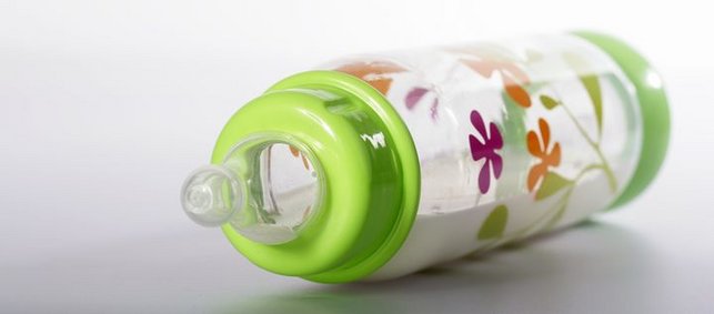 Liegende Babyflasche