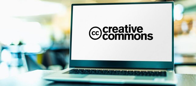 Laptop mit Schriftzug creative commons